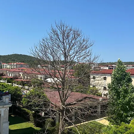 Green Life Seaview Elegance Apartment